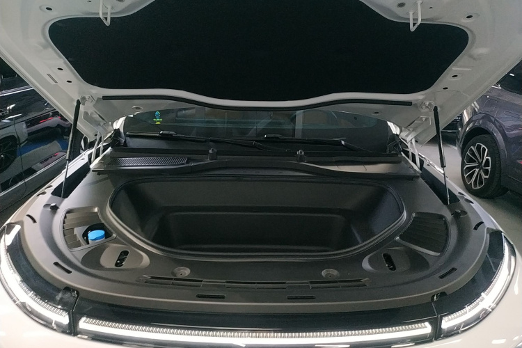 小鹏G9 2022款 570 Pro机舱底盘24