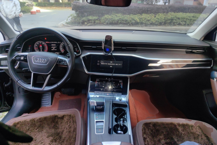 奥迪A6L 2019款 40 TFSI 豪华致雅型中控内饰12