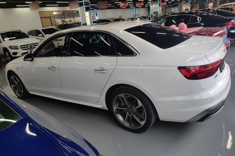 奥迪A4L 2024款 40 TFSI 时尚动感型车身外观4