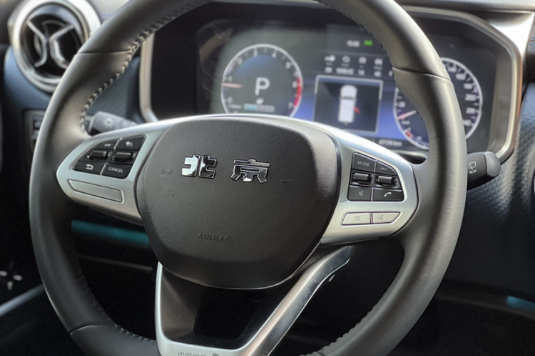 北京BJ40 2023款 2.0T 自动四驱城市猎人版侠客型中控内饰7001