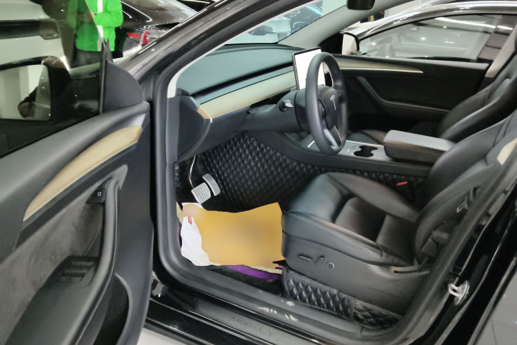 特斯拉 Model Y 2022款 Performance高性能全轮驱动版中控内饰7003