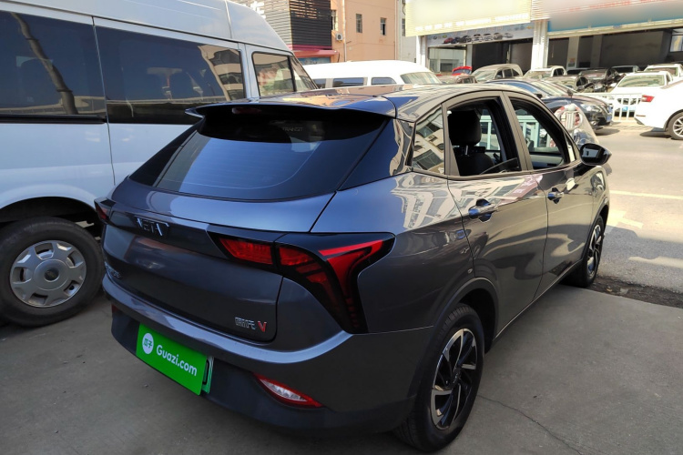 哪吒汽车 哪吒V 2021款 长续航娱乐版升级型车身外观6005