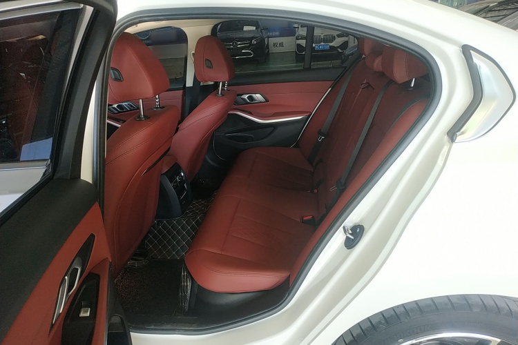 宝马3系 2023款 325i M运动套装中控内饰7004