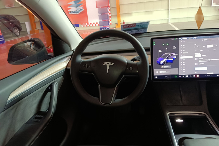 特斯拉 Model Y 2021款 标准续航后驱版中控内饰13