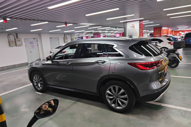 英菲尼迪QX50 2020款 2.0T 四驱菁英版车身外观4