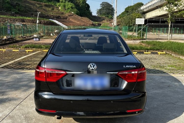 大众 朗逸 2013款 改款经典 1.6L 手动风尚版车身外观6006