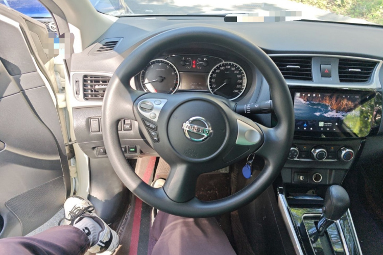 日产 轩逸 2022款 经典 1.6XL CVT豪华版中控内饰13