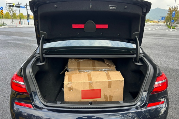 宝马7系 2018款 730Li 领先型 M运动套装中控内饰7013