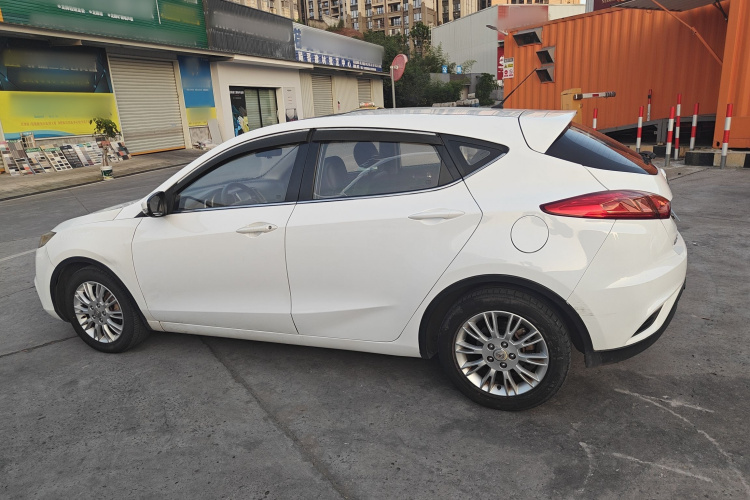 长安 逸动 2013款 1.6L 手动俊酷型 国IV车身外观4