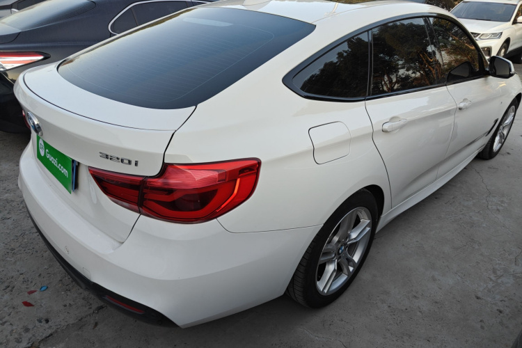 宝马3系GT 2019款 320i M运动型车身外观7