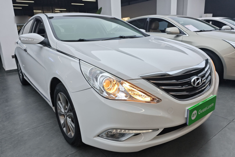 现代 索纳塔 2015款 经典 2.4L 自动领先版 国IV车身外观6002