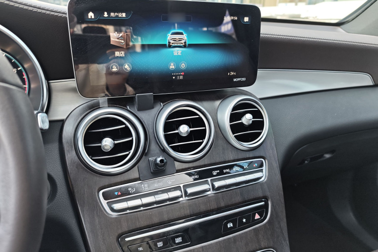 奔驰GLC 2020款 改款 GLC 260 L 4MATIC 动感型中控内饰7011