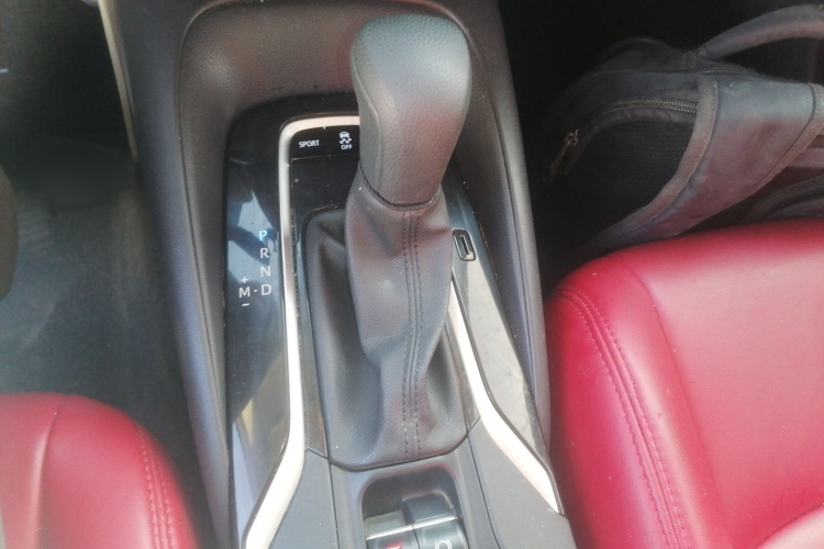 丰田 卡罗拉 2019款 1.2T S-CVT GL-i精英版局部细节18