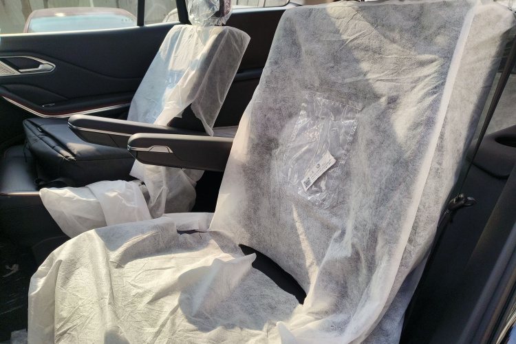 红旗HS7 PHEV 2025款 2.0T PHEV 四驱200万辆纪念版 6座中控内饰21