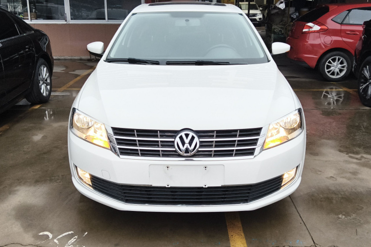 大众 朗逸 2013款 改款经典 1.6L 手动舒适版车身外观2