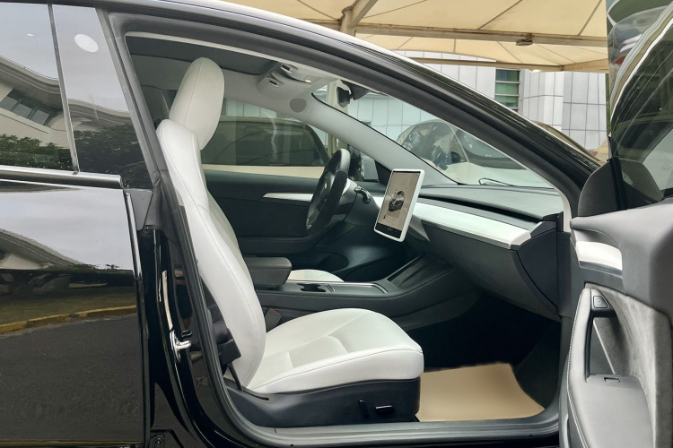 特斯拉 Model 3 2022款 后轮驱动版局部细节41