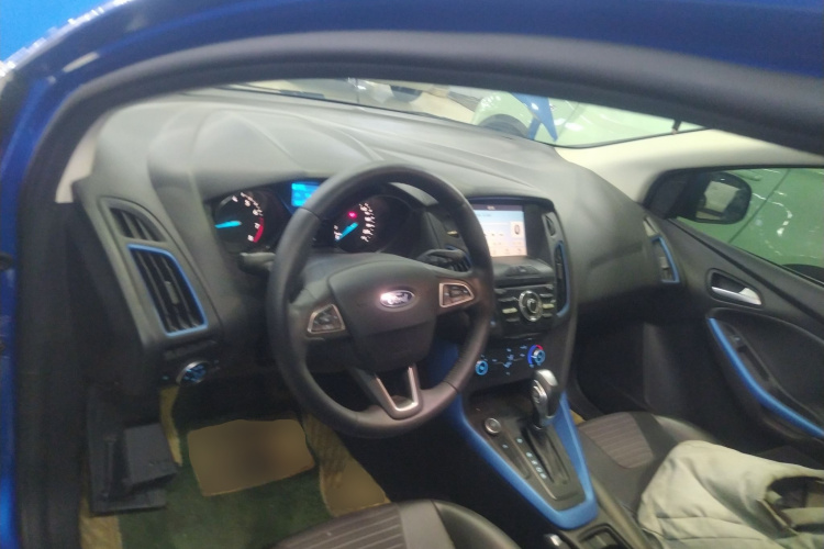 福特 福克斯 2020款 两厢经典 1.5L 自动风尚型中控内饰12