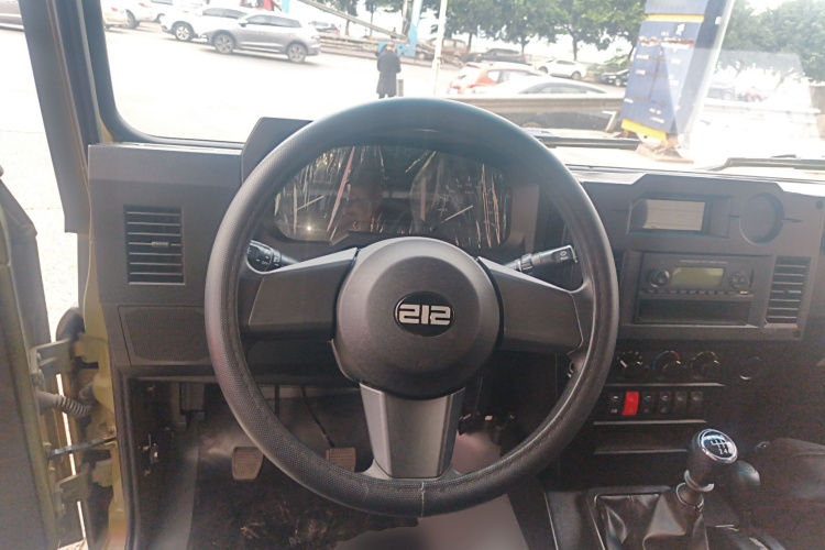 BAW北汽制造 212经典 2023款 狙击手 2.4T 手动轻装款中控内饰13