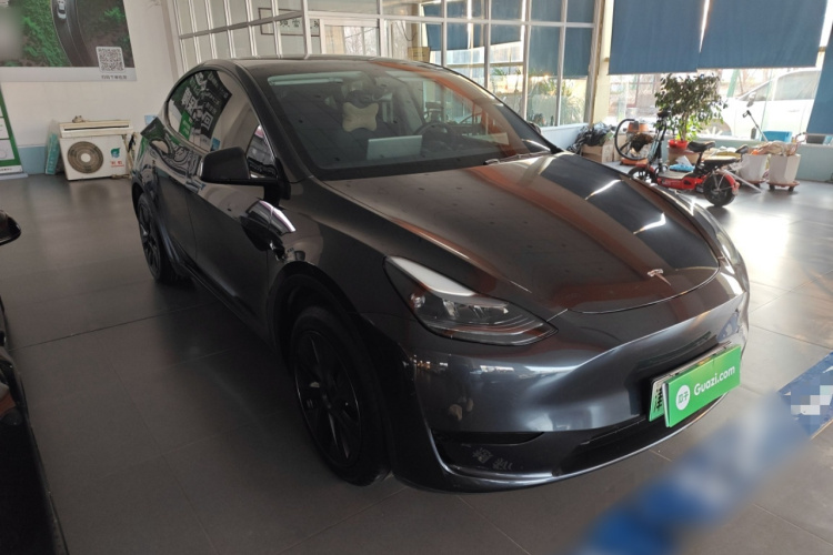 特斯拉 Model Y 2024款 后轮驱动版车身外观3