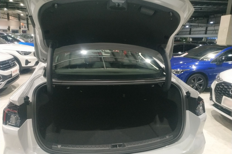 福特 蒙迪欧 2023款 EcoBoost 180 豪华型机舱底盘23