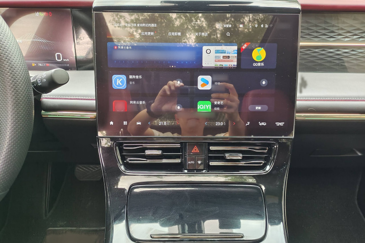 广汽传祺 传祺M8 2023款 宗师系列 双擎 御尊版中控内饰7003