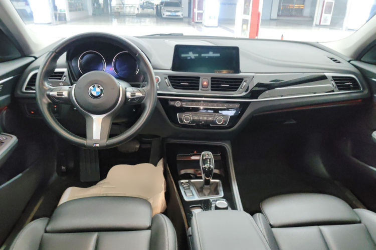 宝马1系 2020款 120i M运动套装中控内饰7002