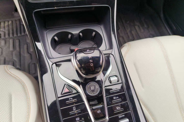 比亚迪 秦PLUS 2024款 荣耀版 DM-i 55KM领先型局部细节18