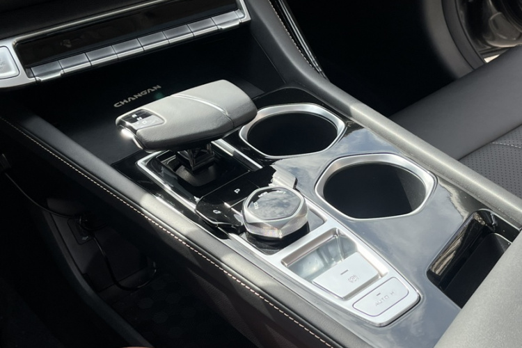 长安 逸动 2024款 PLUS 蓝鲸NE 1.4T GDI DCT高能版中控内饰7005