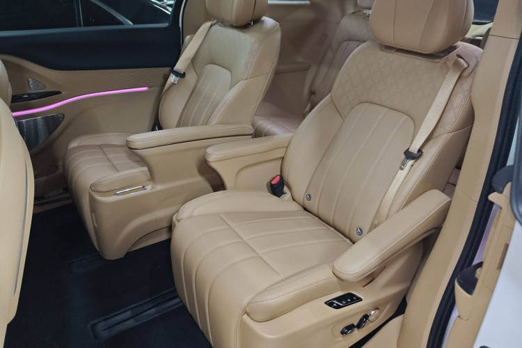 岚图汽车 岚图梦想家 2024款 PHEV 超长续航尊贵版中控内饰7004