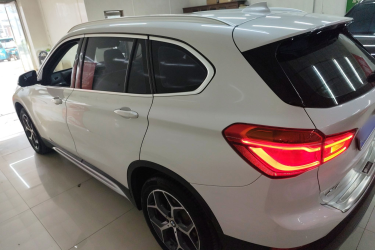 宝马X1 2019款 xDrive20Li 尊享型车身外观4