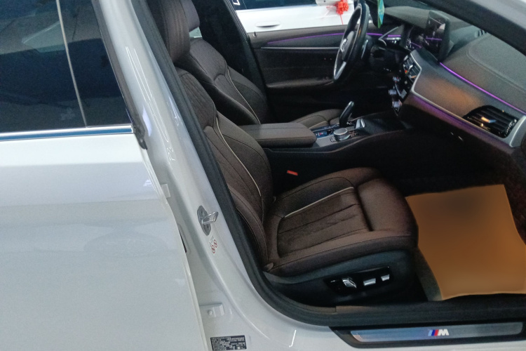 宝马5系 2022款 改款三 530Li 尊享型 M运动套装局部细节41