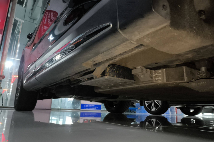 红旗HS7 PHEV 2024款 2.0T PHEV 四驱旗畅版 6座局部细节9001