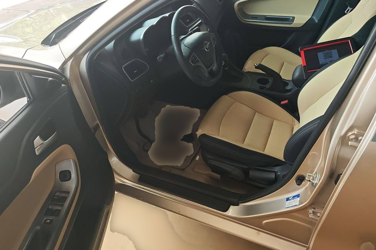 海马 福美来 2014款 M5 1.6L 自动精英型中控内饰7003