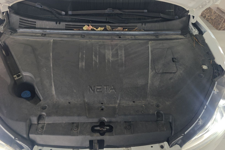 哪吒汽车 哪吒V 2021款 长续航娱乐版升级型机舱底盘24