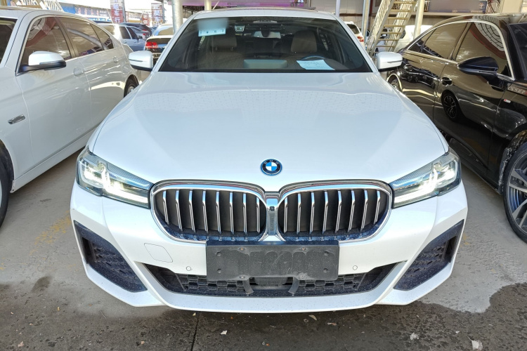 宝马5系新能源 2022款 改款三 535Le 先锋版M运动套装车身外观2