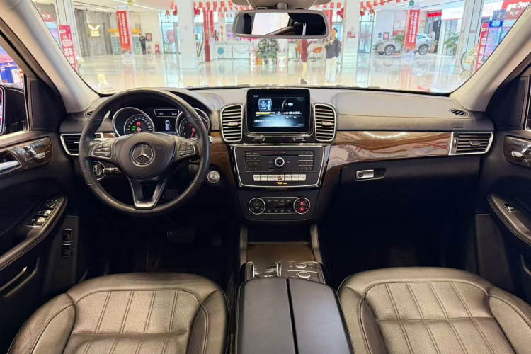 奔驰GLS 2018款 改款 GLS 400 4MATIC动感型中控内饰7001