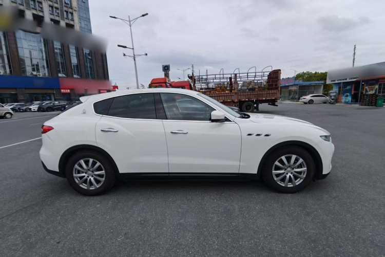 玛莎拉蒂 Levante 2016款 3.0T 标准型车身外观6003