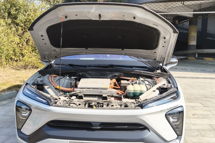 蔚来EC6 2020款 440KM 性能版机舱底盘24
