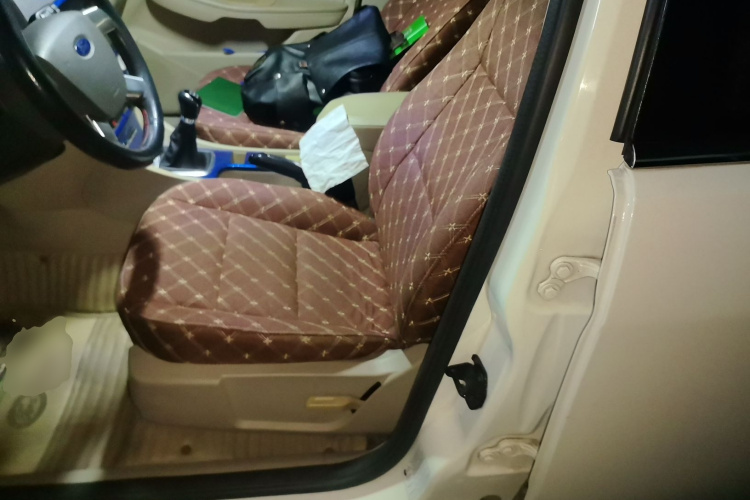 福特 福克斯 2013款 三厢经典 1.8L 手动百万纪念版中控内饰19