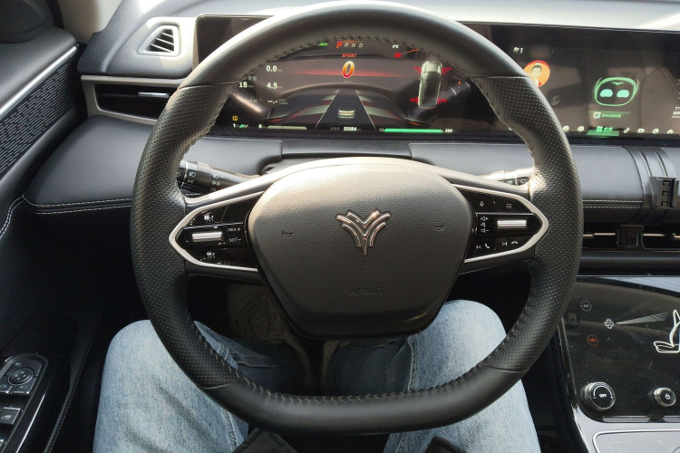 哪吒汽车 2023款 哪吒U-Ⅱ 挑战版 400 U秀 三元锂中控内饰13