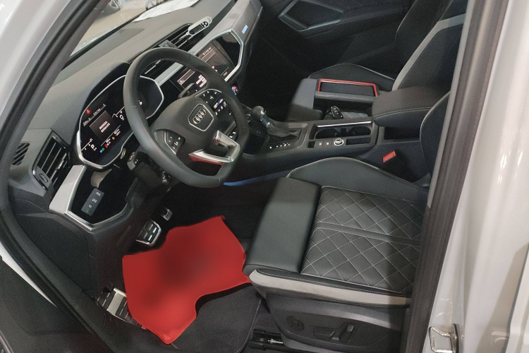 奥迪Q3 2024款 40 TFSI 时尚动感型中控内饰19