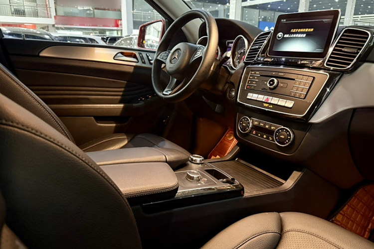 奔驰GLE轿跑 2015款 GLE 320 4MATIC 轿跑SUV中控内饰7008