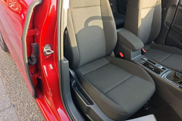 大众 高尔夫 2020款 200TSI DSG舒适进取版局部细节41