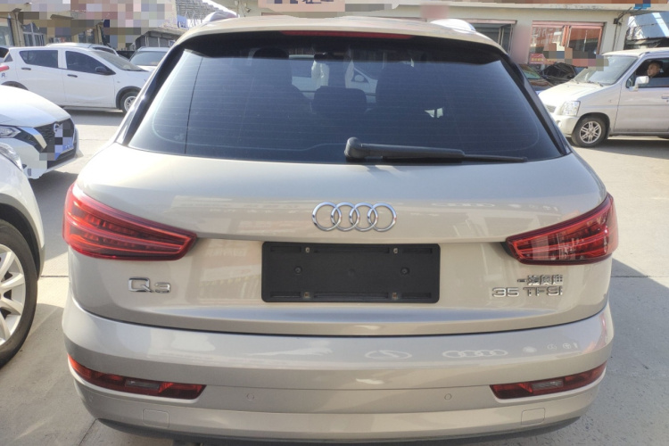 奥迪Q3 2018款 30周年年型 35 TFSI 时尚型车身外观6