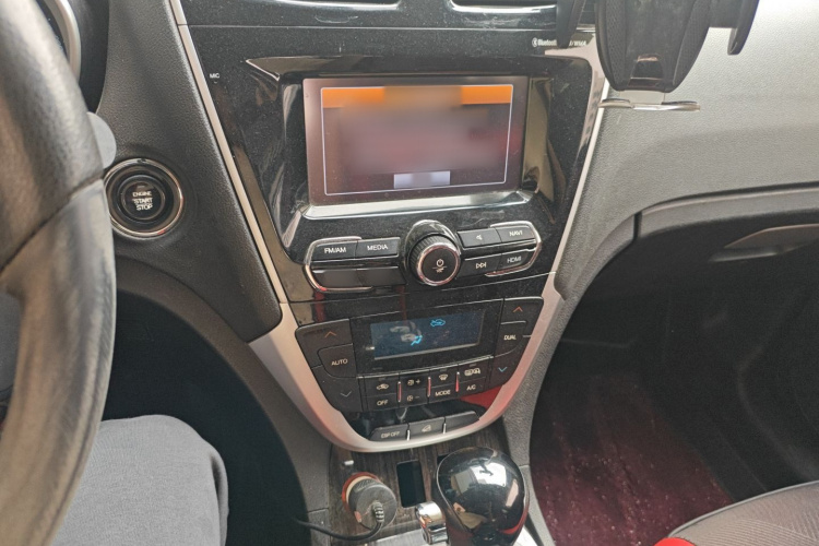 广汽传祺 传祺GS5 Super 2015款 2.0L 自动两驱豪华导航版局部细节16