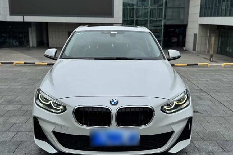 宝马1系 2019款 120i 领先型M运动套装车身外观6002