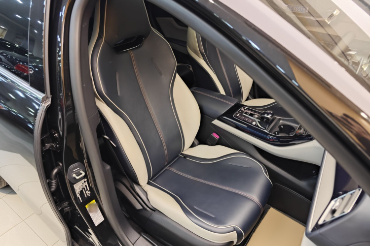 比亚迪 秦PLUS 2021款 DM-i 55KM 旗舰型局部细节41