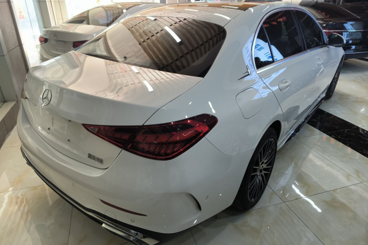 奔驰C级 2023款 C 260 L 运动版车身外观7