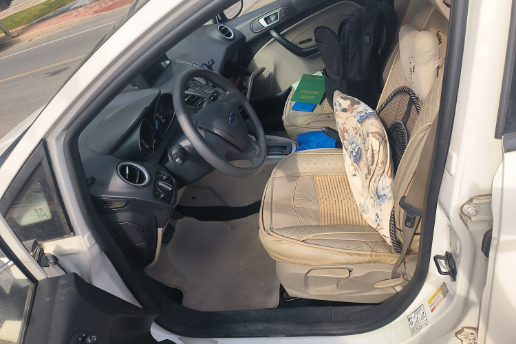 福特 嘉年华 2013款 三厢 1.5L 自动时尚型中控内饰19