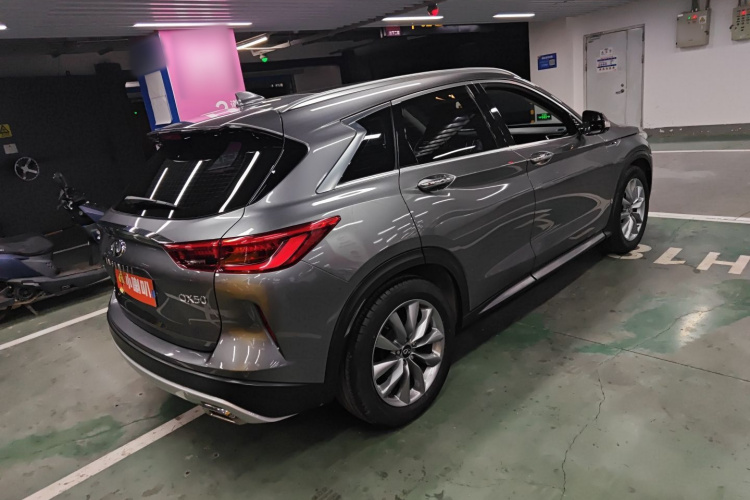 英菲尼迪QX50 2020款 2.0T 四驱菁英版车身外观7